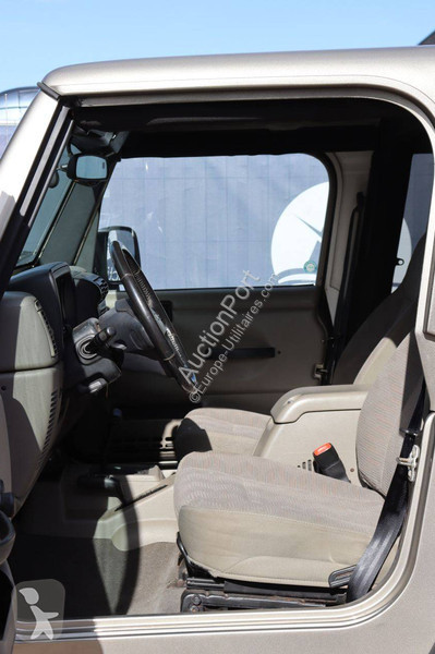 عربة نفعية Jeep
