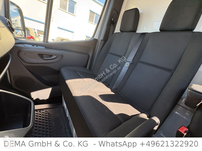 Véhicule utilitaire Mercedes...