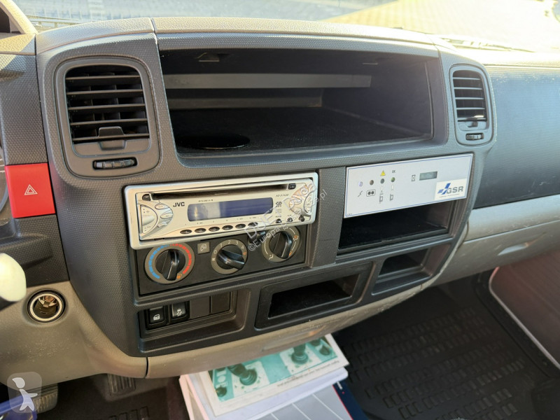 Véhicule utilitaire Nissan