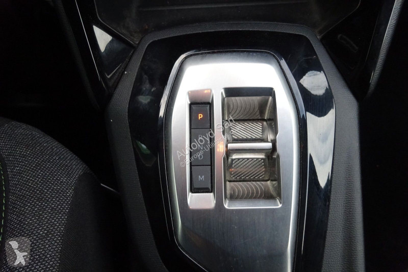 Užitkové vozidlo Peugeot 1,2 HYBRID 136 BVA