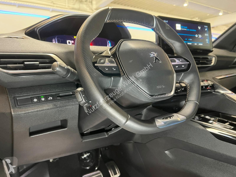 Véhicule utilitaire Peugeot GT...