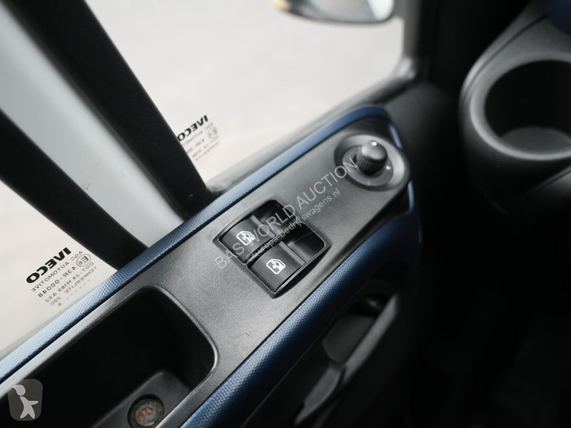 Véhicule utilitaire Iveco 35S16