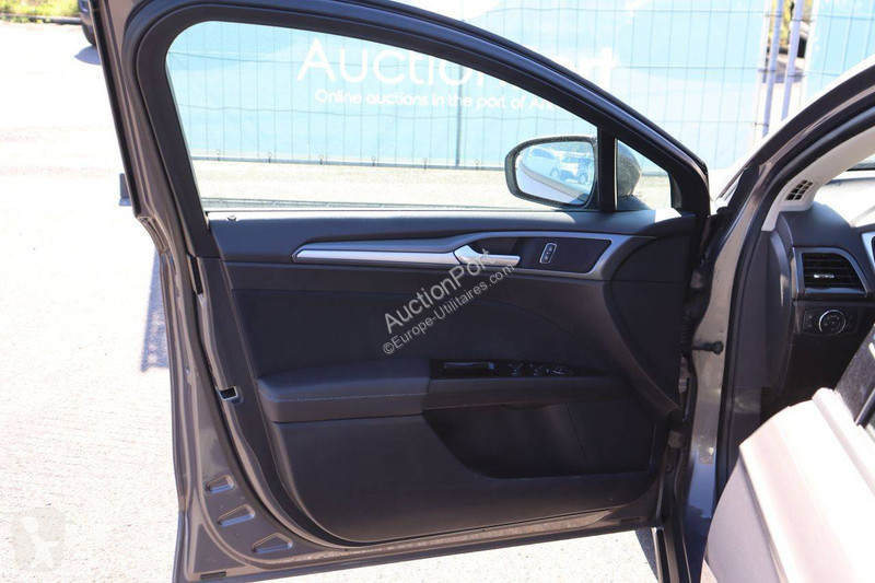 Véhicule utilitaire Ford