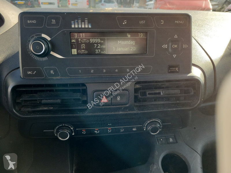 Véhicule utilitaire Peugeot 76pk