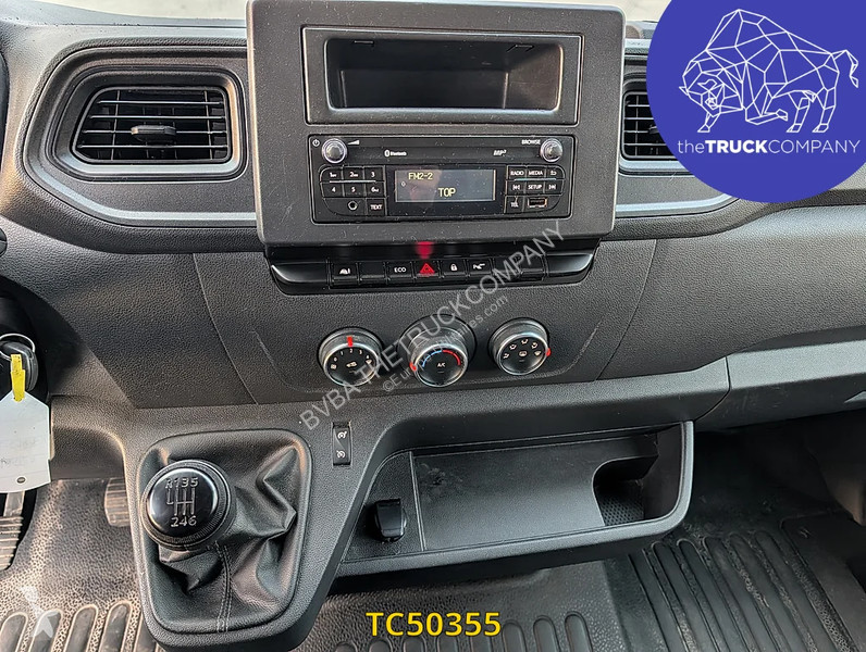 Renault 135 L2H2 van