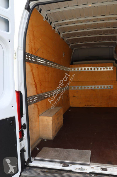 Véhicule utilitaire Peugeot