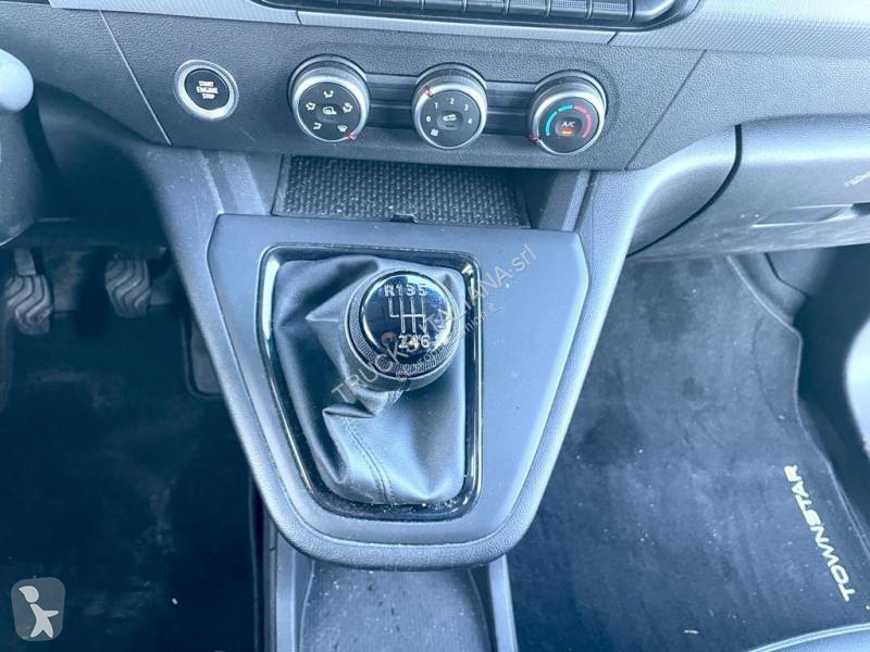 Furgoneta Nissan