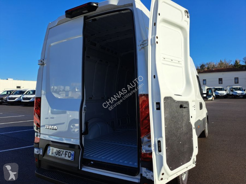 Autoutilitară Iveco 35S16 160CV 2L3 L3H2 12M3