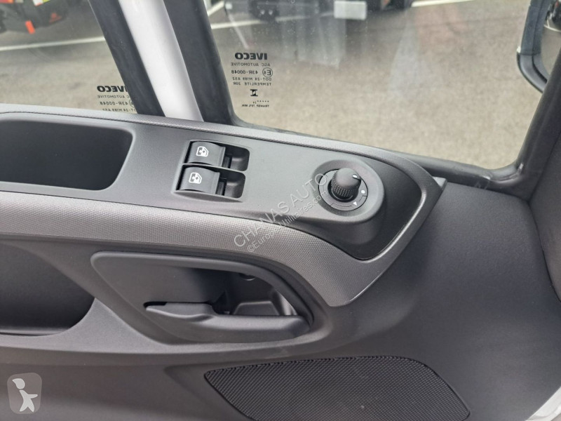 Autoutilitară Iveco 35C18 A8 180CV 3L HAYON...