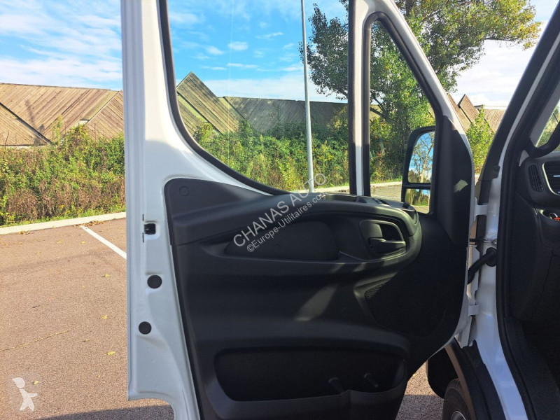 Véhicule utilitaire Iveco 35C18 180CV 3L PLSC...