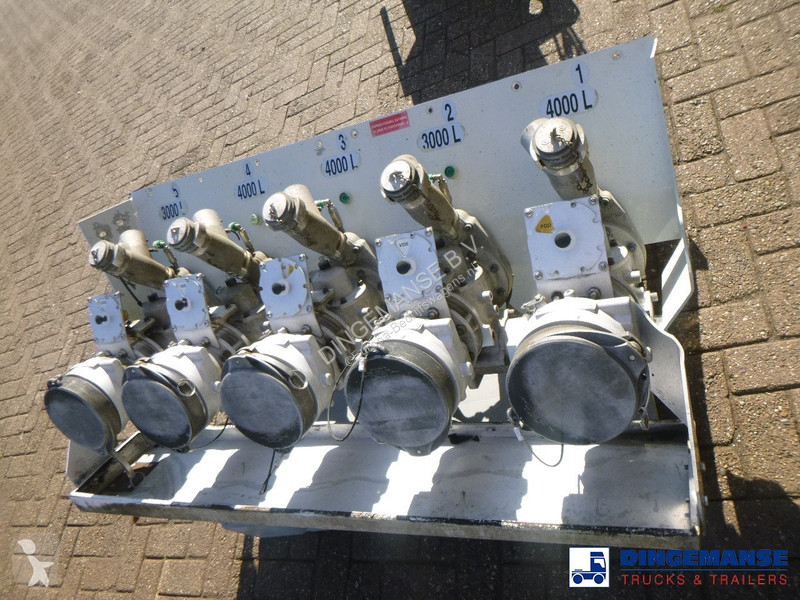 Veicolo commerciale  Fuel tank equipment...