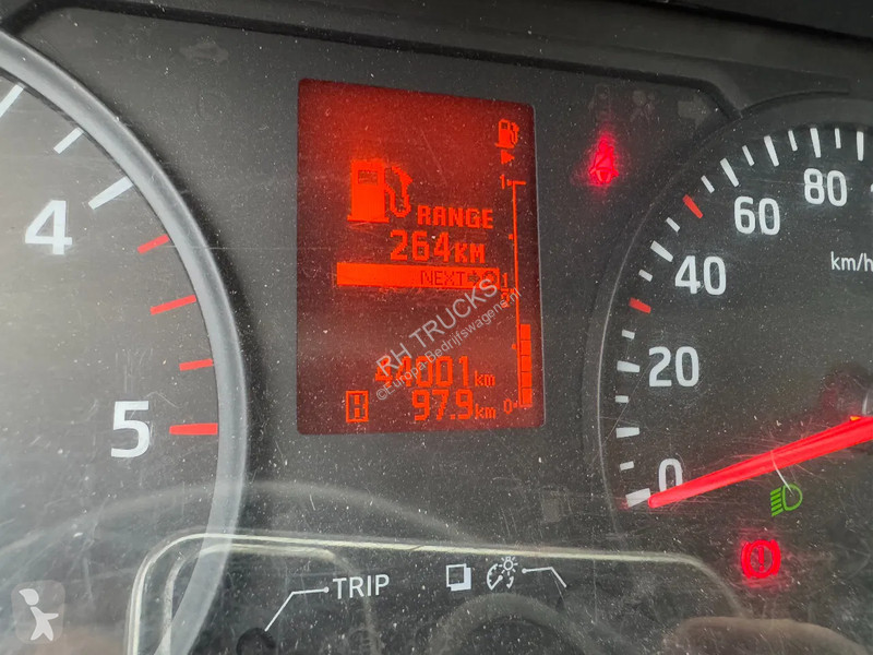 Véhicule utilitaire Nissan 35.12 + ISOLI 21...