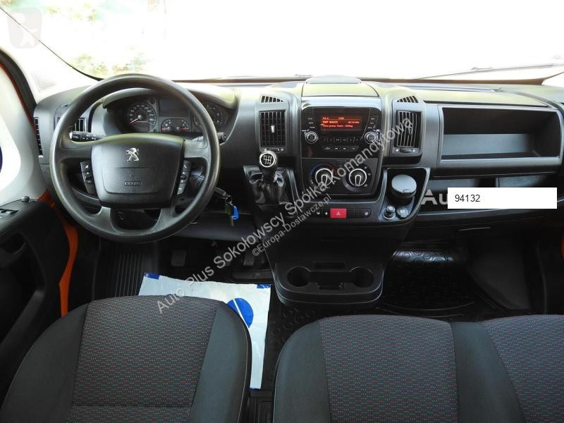 Véhicule utilitaire Peugeot BOXER FURGON...