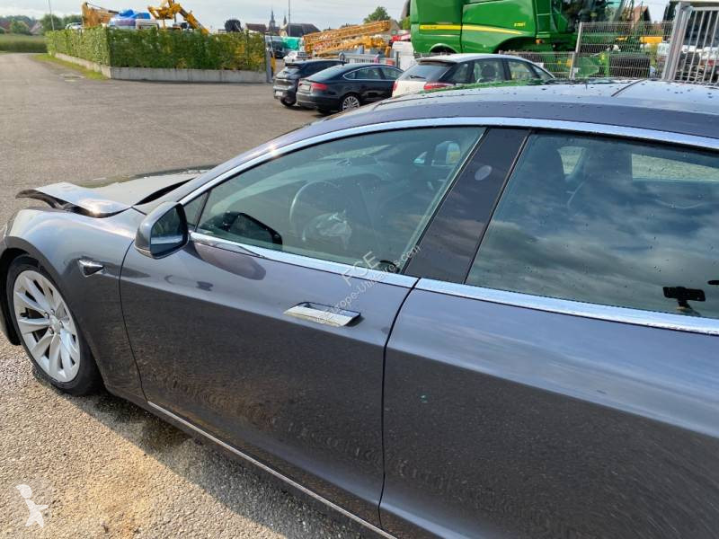 Véhicule utilitaire Tesla