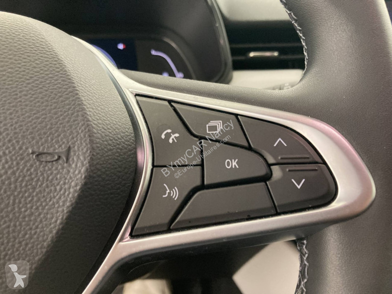 Autoutilitară Renault Clio E-Tech full hybrid 145