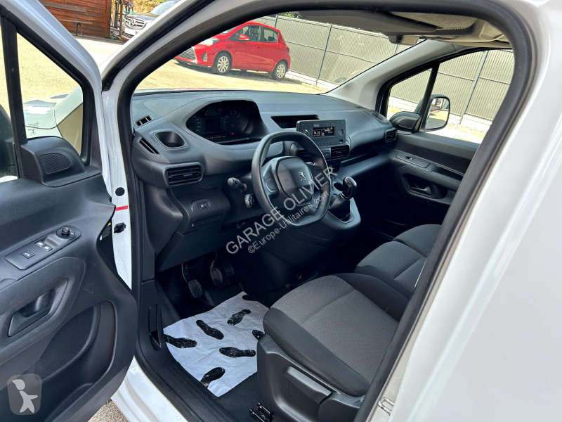 Peugeot Standard 650KG 1.5 Bluehdi 100 Premium van