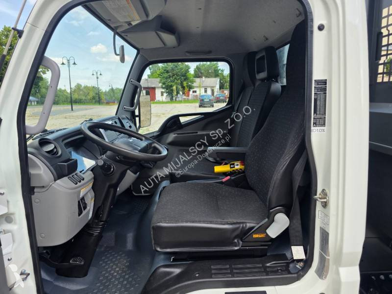 Véhicule utilitaire Mitsubishi Fuso