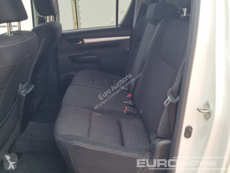 Véhicule utilitaire Toyota Hilux Invincible