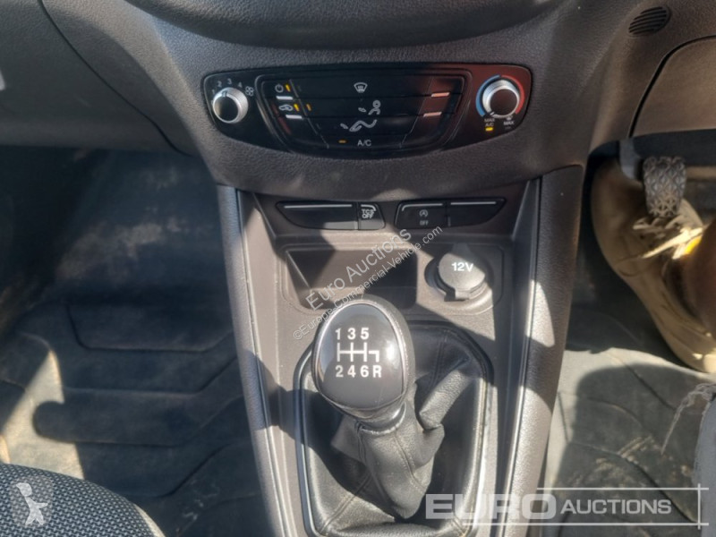 Autoutilitară Ford Courier
