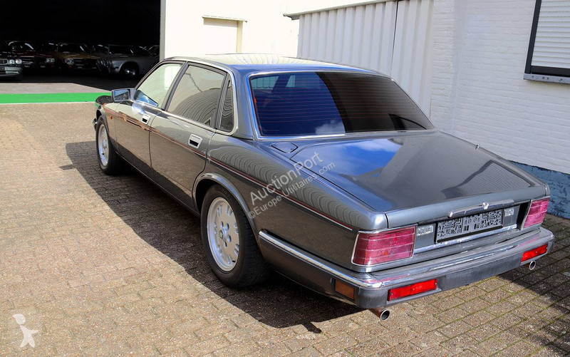 Véhicule utilitaire Jaguar XJ-12