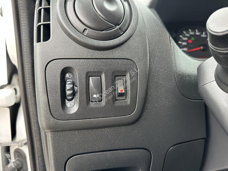عربة نفعية Renault 2.3 DCI 150