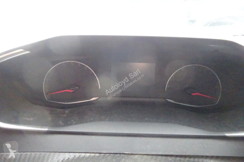 عربة نفعية Peugeot 1,2 PURETECH 100