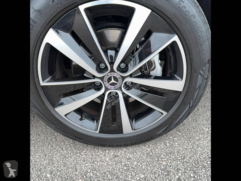 عربة نفعية Mercedes EQT 200