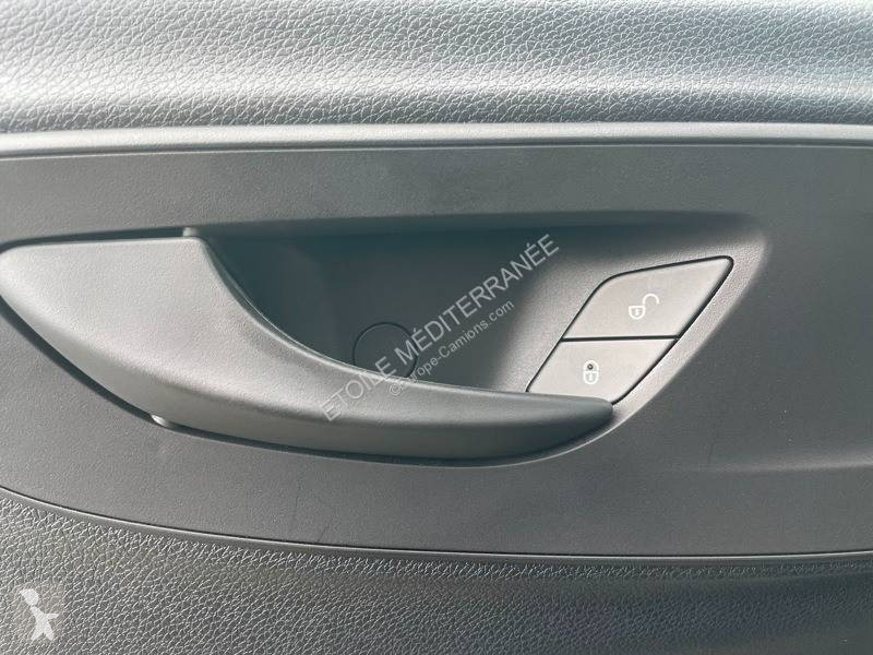 Samochód dostawczy Mercedes