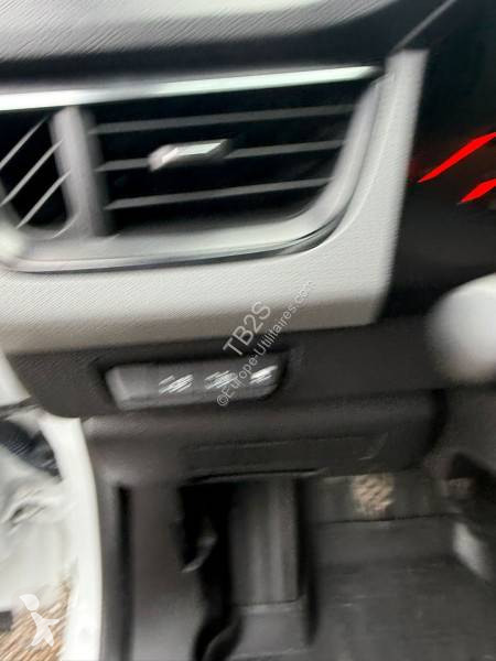 Véhicule utilitaire Nissan