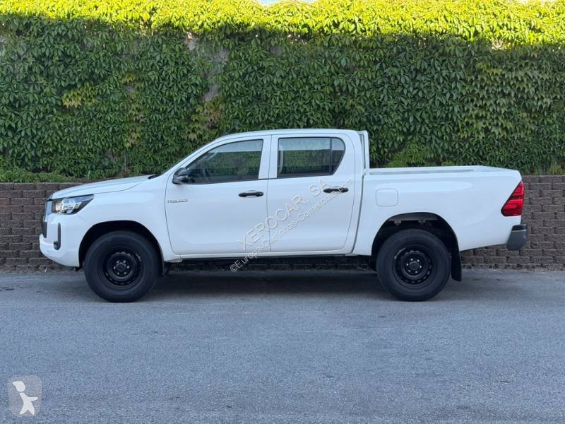 عربة نفعية Toyota