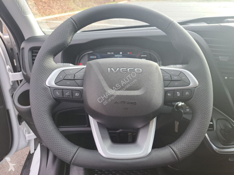 Véhicule utilitaire Iveco 35S18 A8 180CV 3L...