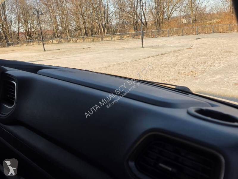 Samochód dostawczy Renault
