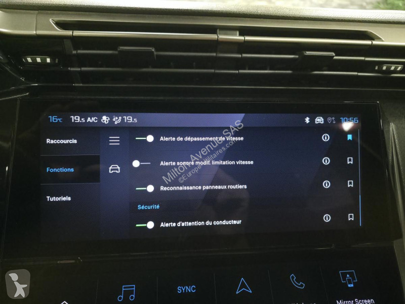 Véhicule utilitaire Peugeot 408 1.2i Hybrid...