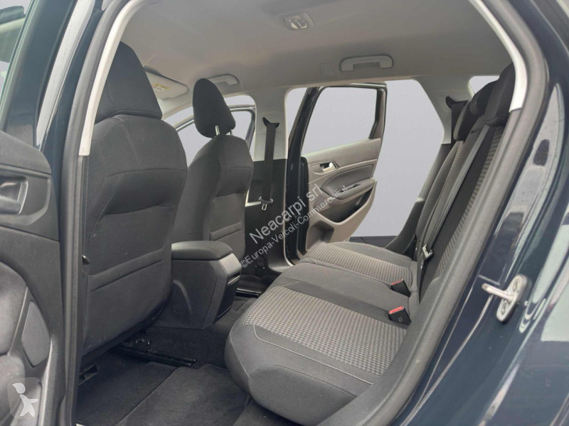 عربة نفعية Peugeot