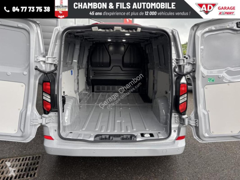 Véhicule utilitaire Ford FOURGON 320 L2H1 2.0...