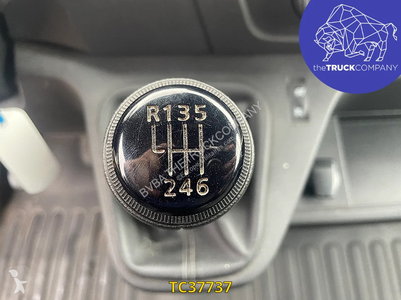Véhicule utilitaire Renault 145.35 klubb