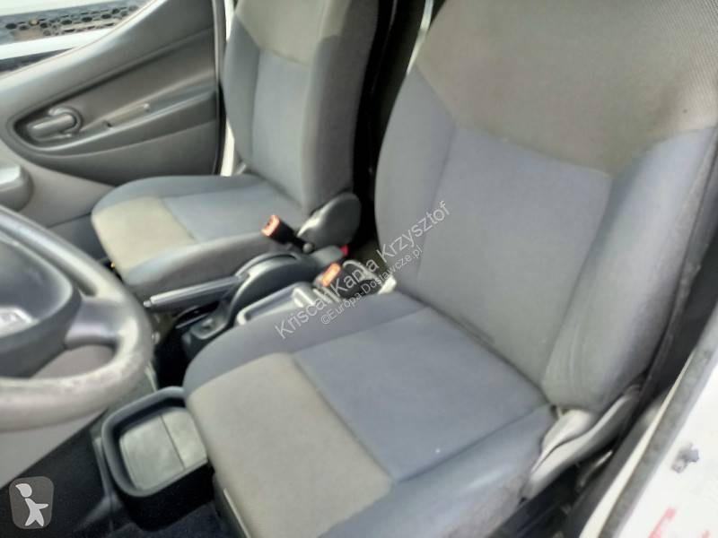 Samochód dostawczy Nissan