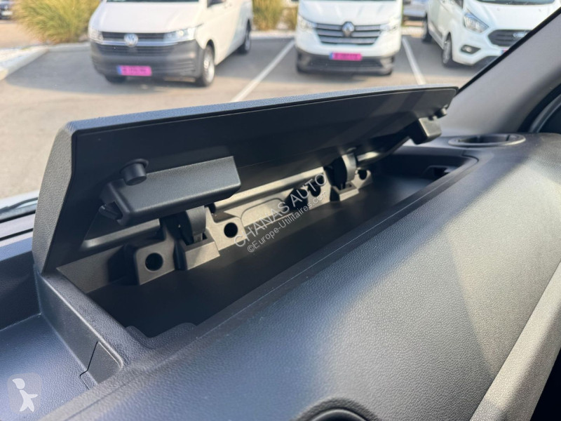 Лекотоварен автомобил Renault L2H2 2.3 dCi 145...