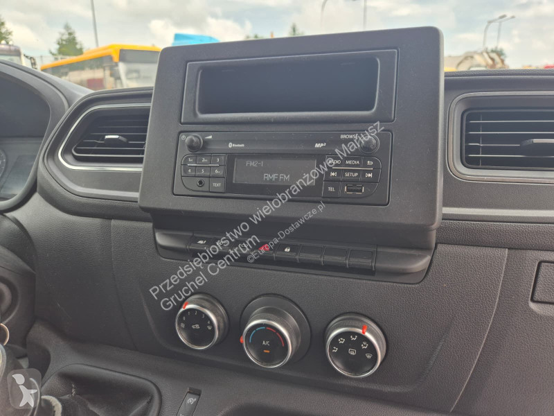 Лекотоварен автомобил Renault Master 2.3 -...