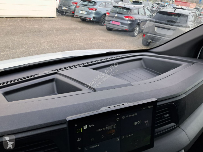 Véhicule utilitaire Nissan 3T5 2L 150...