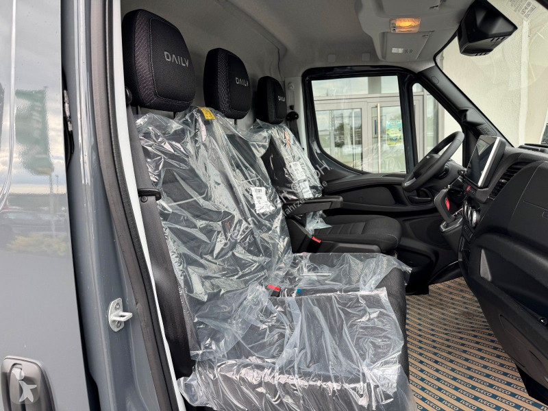 Véhicule utilitaire Iveco 35S18 HA8...