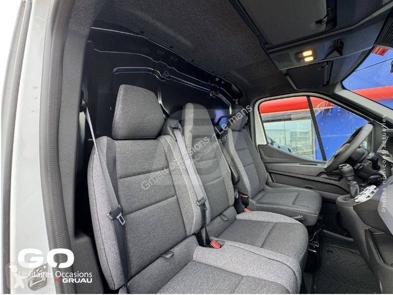 Samochód dostawczy Nissan