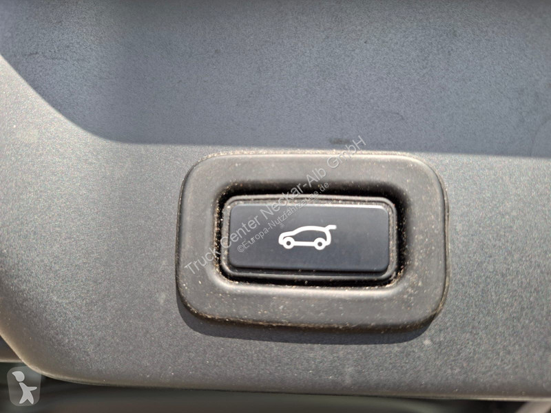 Samochód dostawczy Land Rover R-Dynamic S 200...