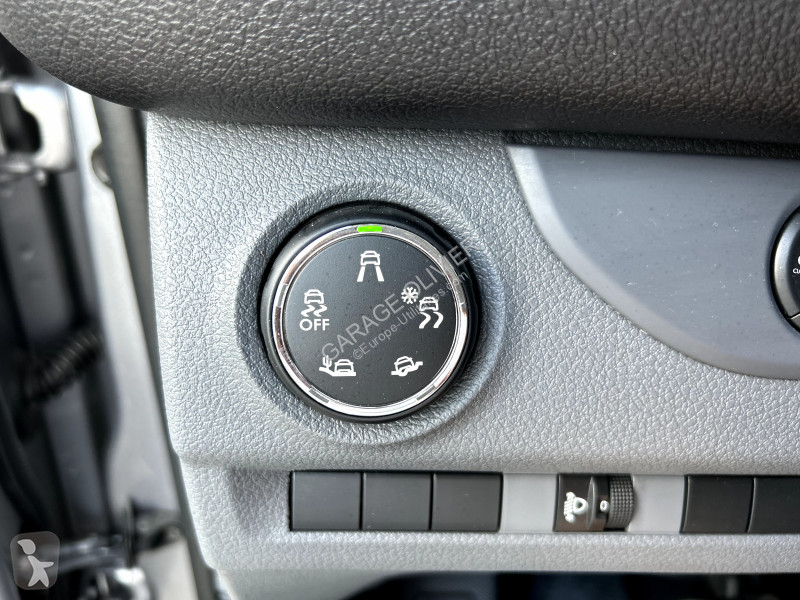 عربة نفعية Peugeot 2.0 Bluehdi 120 Premium Pack...
