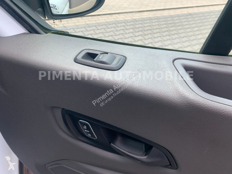 Samochód dostawczy Ford 2.0 TDCI...