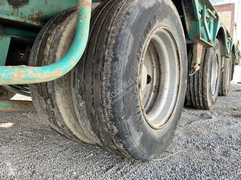 Véhicule utilitaire   3 ESSIEUX