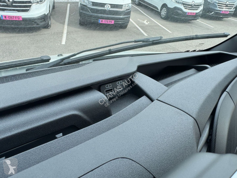 Véhicule utilitaire Iveco 35C18 A8 180CV 3L 5M