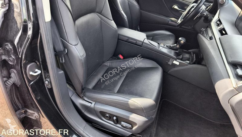 Véhicule utilitaire Lexus ES300H