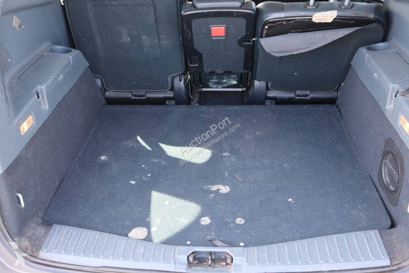 Véhicule utilitaire Ford Grand