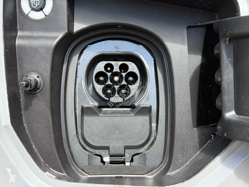 Véhicule utilitaire Ford 65 kWh 218PK...
